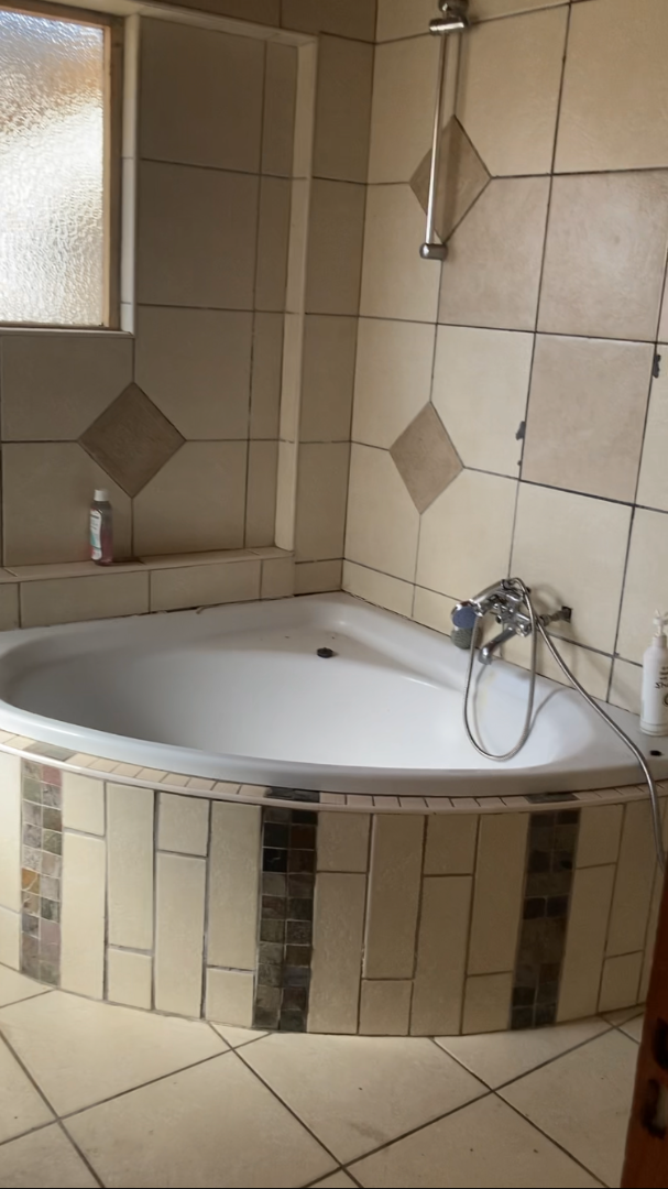 4 Bedroom Property for Sale in Algoa Park Eastern Cape